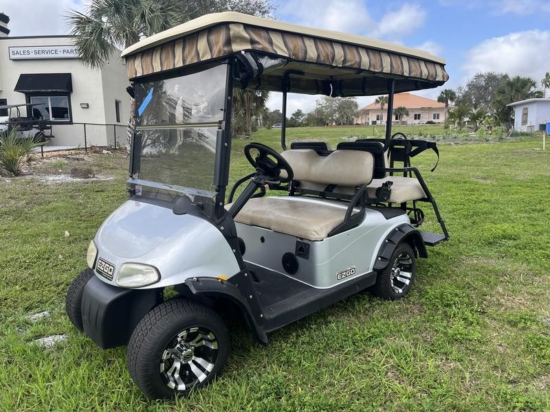 2019 E‑Z‑GO RXV golf cart - Image 2