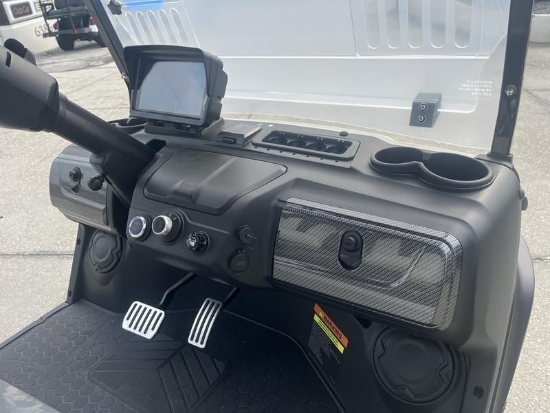 2025 Black Evolution D5 Ranger 22 Cart – Street-Legal Premium Electric Ride - Image 2